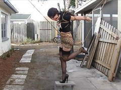 KiloPantyhose presents: Her car broke down