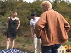 KiloPantyhose presents: Oma im freien gefickt