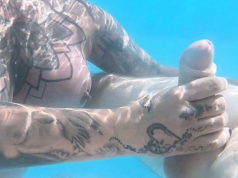 KiloPantyhose presents: Underwater bj pool fun with the creampies